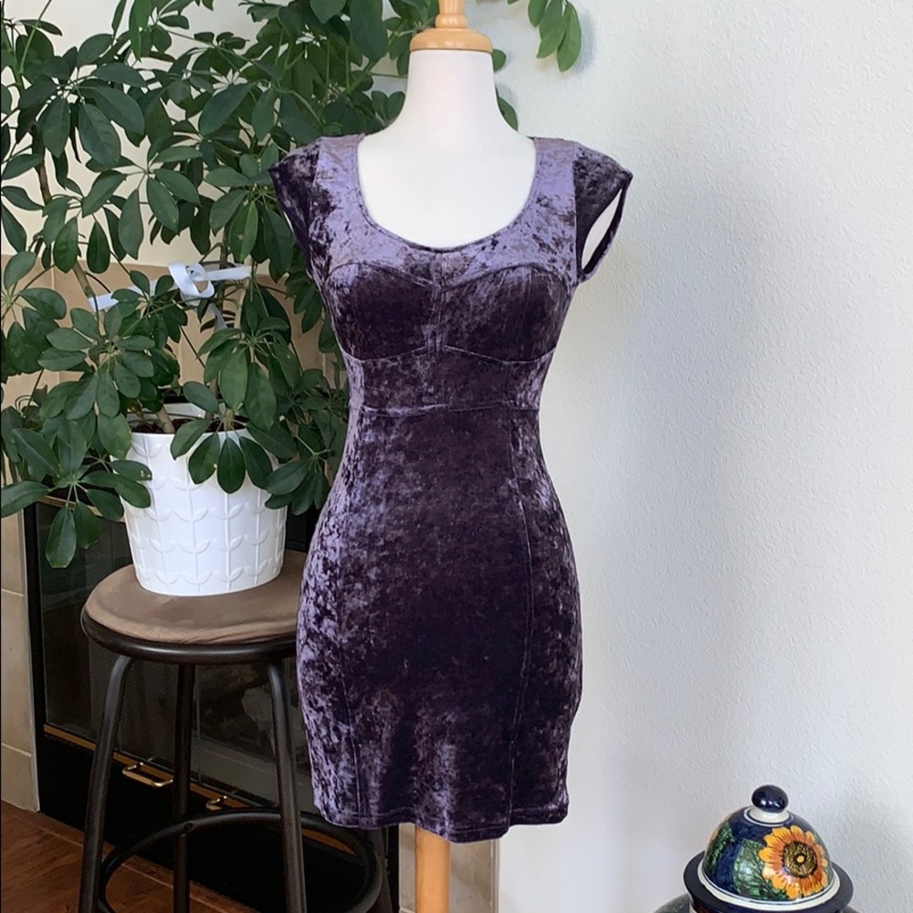 FORVER 21 BEAUTIFUL SEXY VELVET DRESS